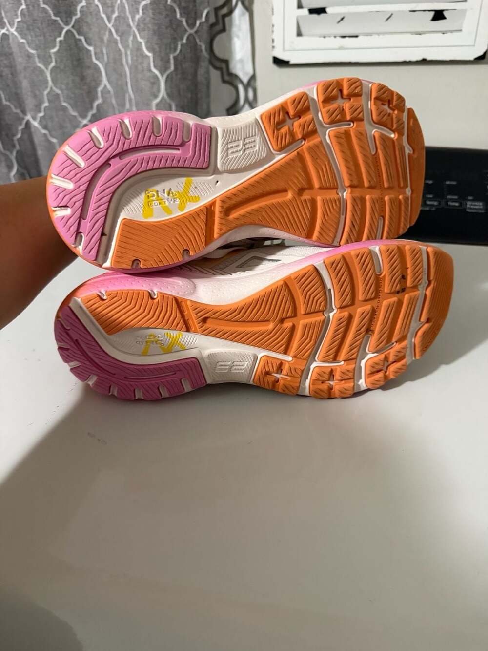 Brooks Women's Adrenaline GTS 23 Running Shoes,
Size 10.5 - Picture 5 of 6